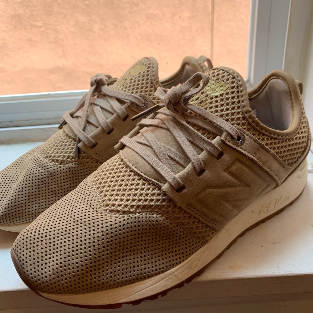 New balance nude sneakers